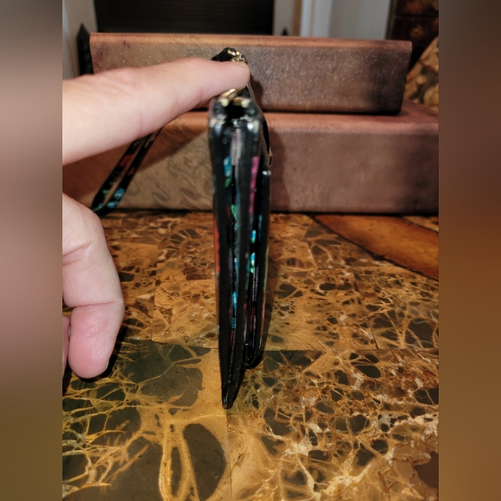 Kate Spade wallet with wristlet strap - Picture 4 of 8